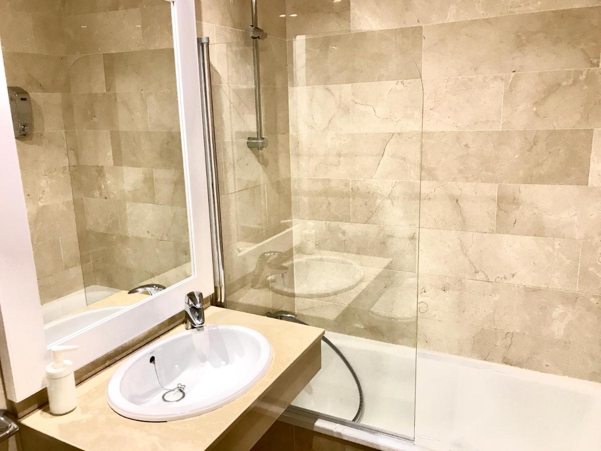 Mi Capricho B17 Beachfront Apartment Sitio de Calahonda Buitenkant foto