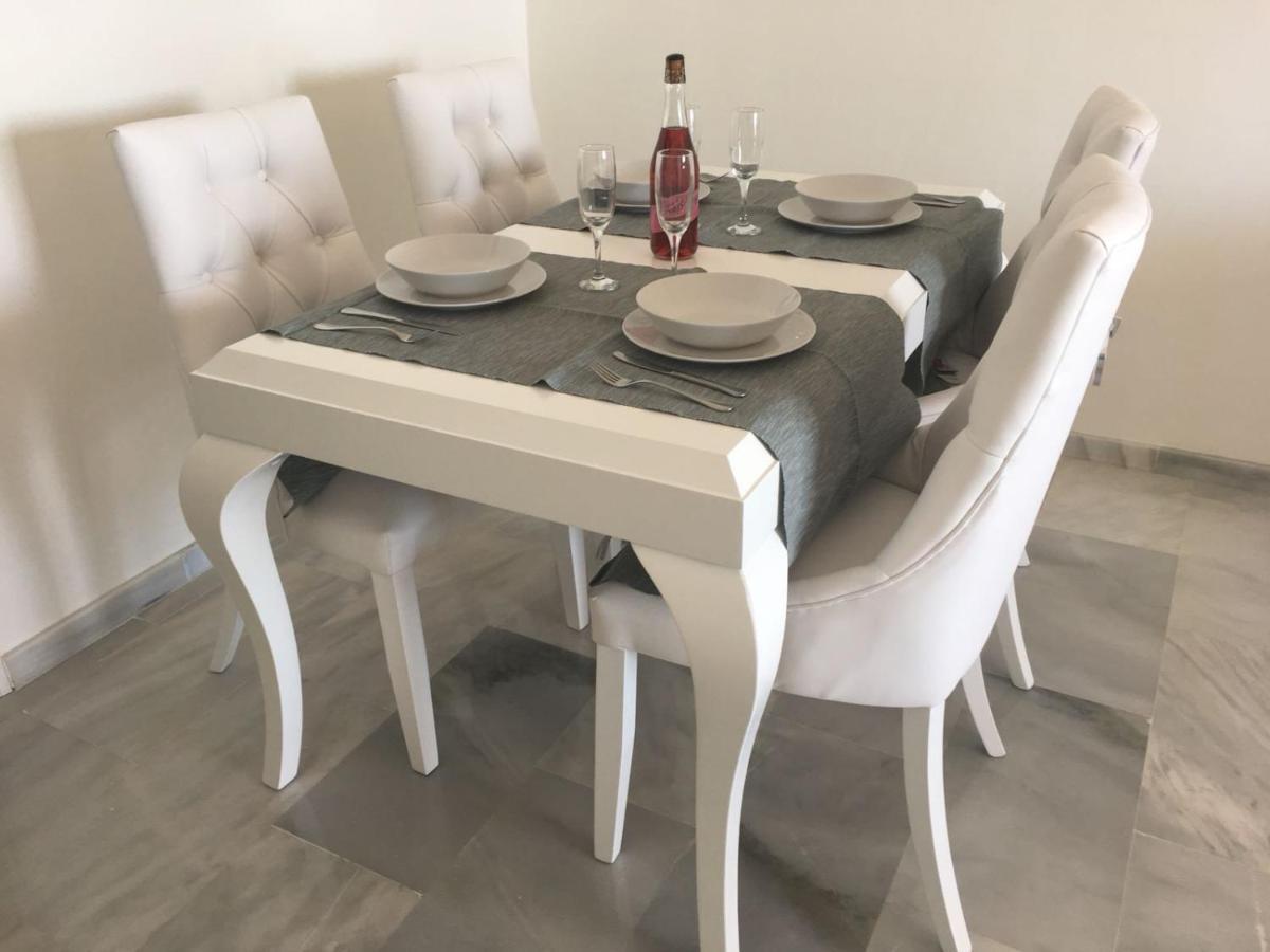 Mi Capricho B17 Beachfront Apartment Sitio de Calahonda Buitenkant foto